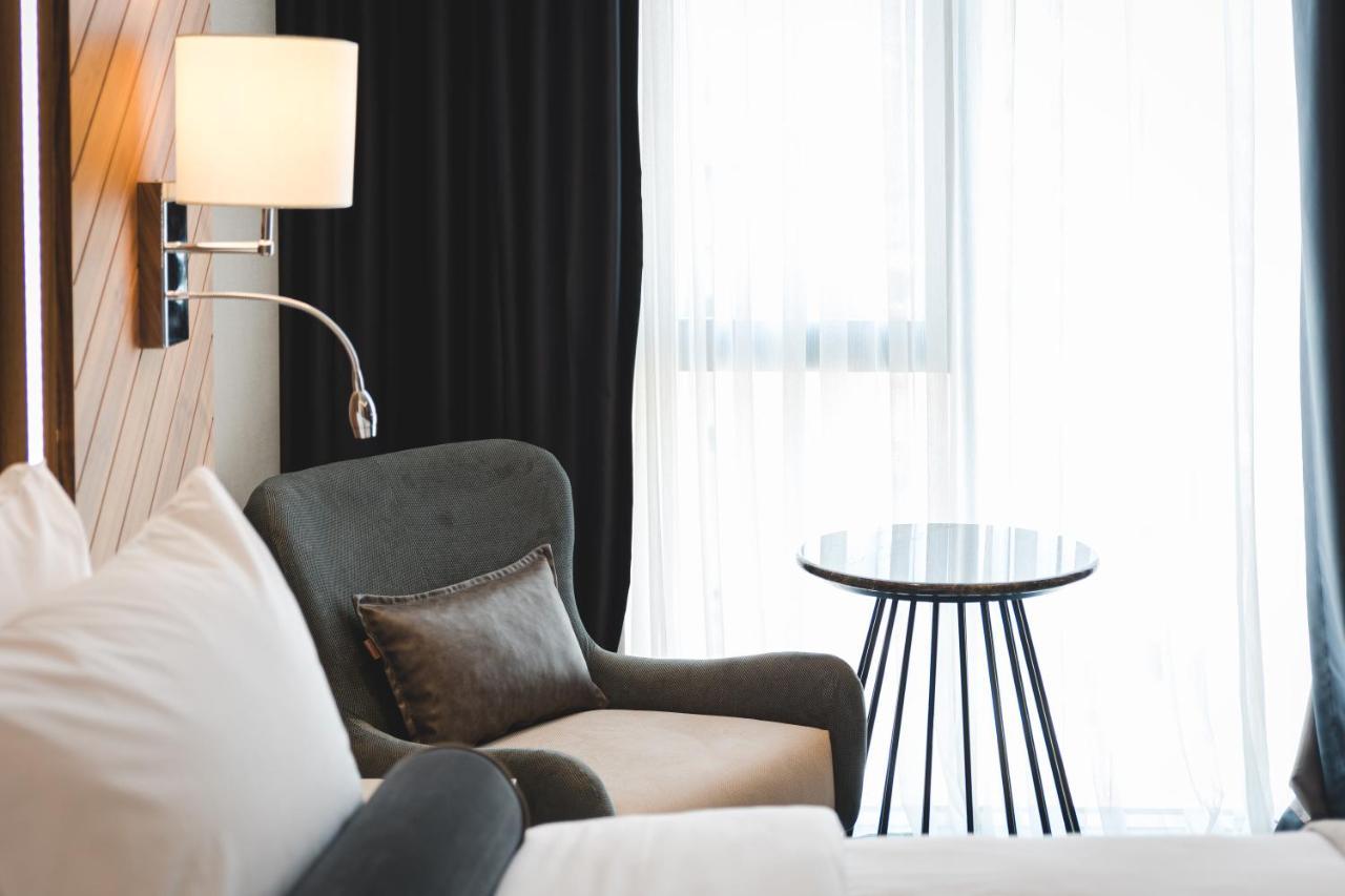 Bristol Hotel Подгорица Экстерьер фото
